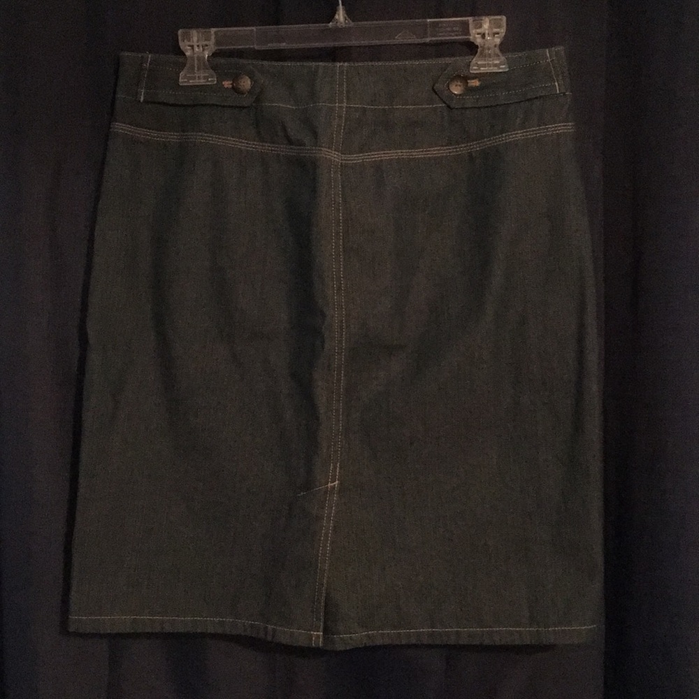 Ann Taylor straight denim skirt- size 6 - Picture 2 of 3